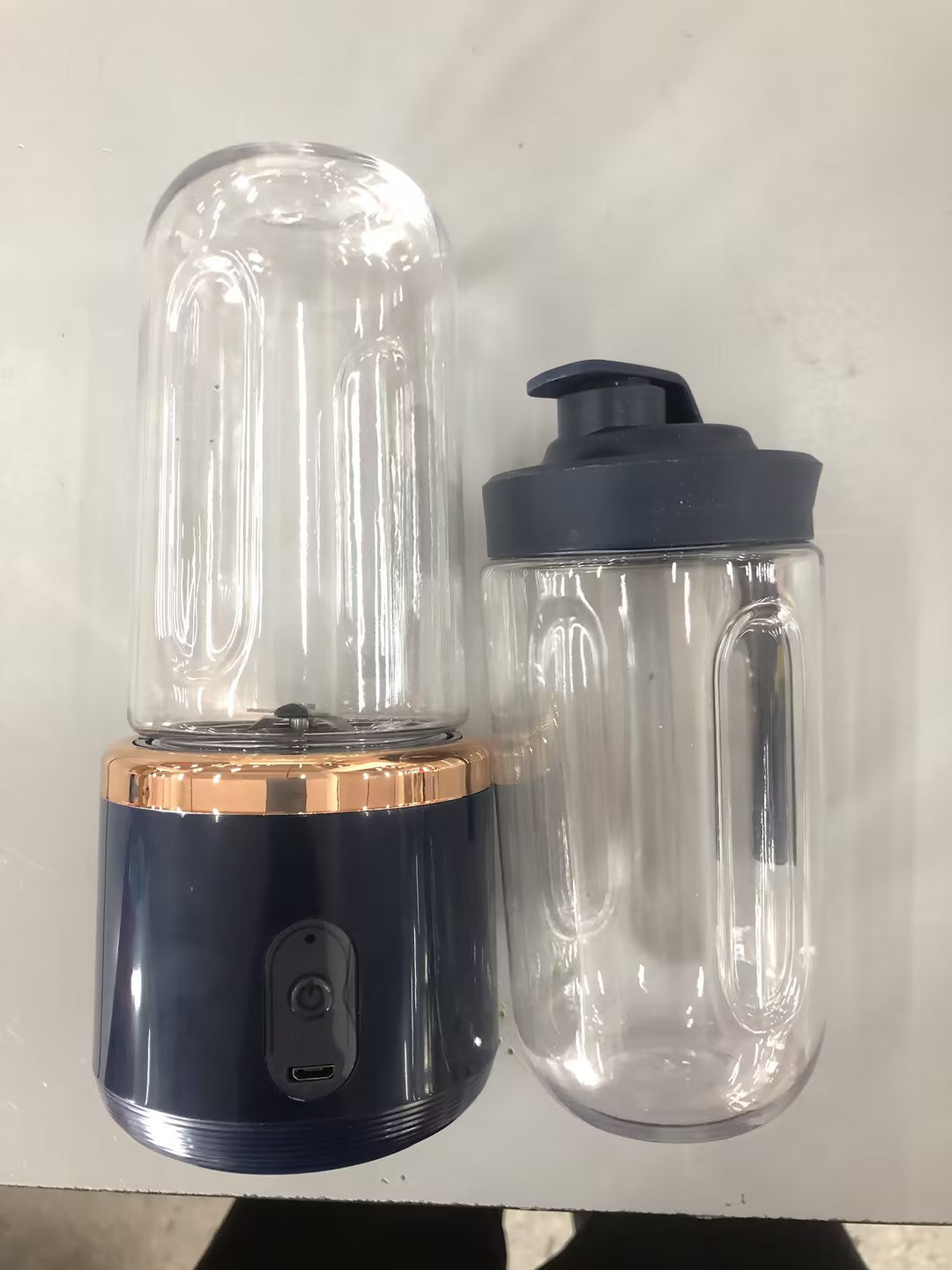 (New Arrival) blade Portable Blender Mini Juicer Cup Extractor Smoothie USB Charging Fruit Squeezer Blender Food Mixer Ice Crusher Portable Juicer Machine